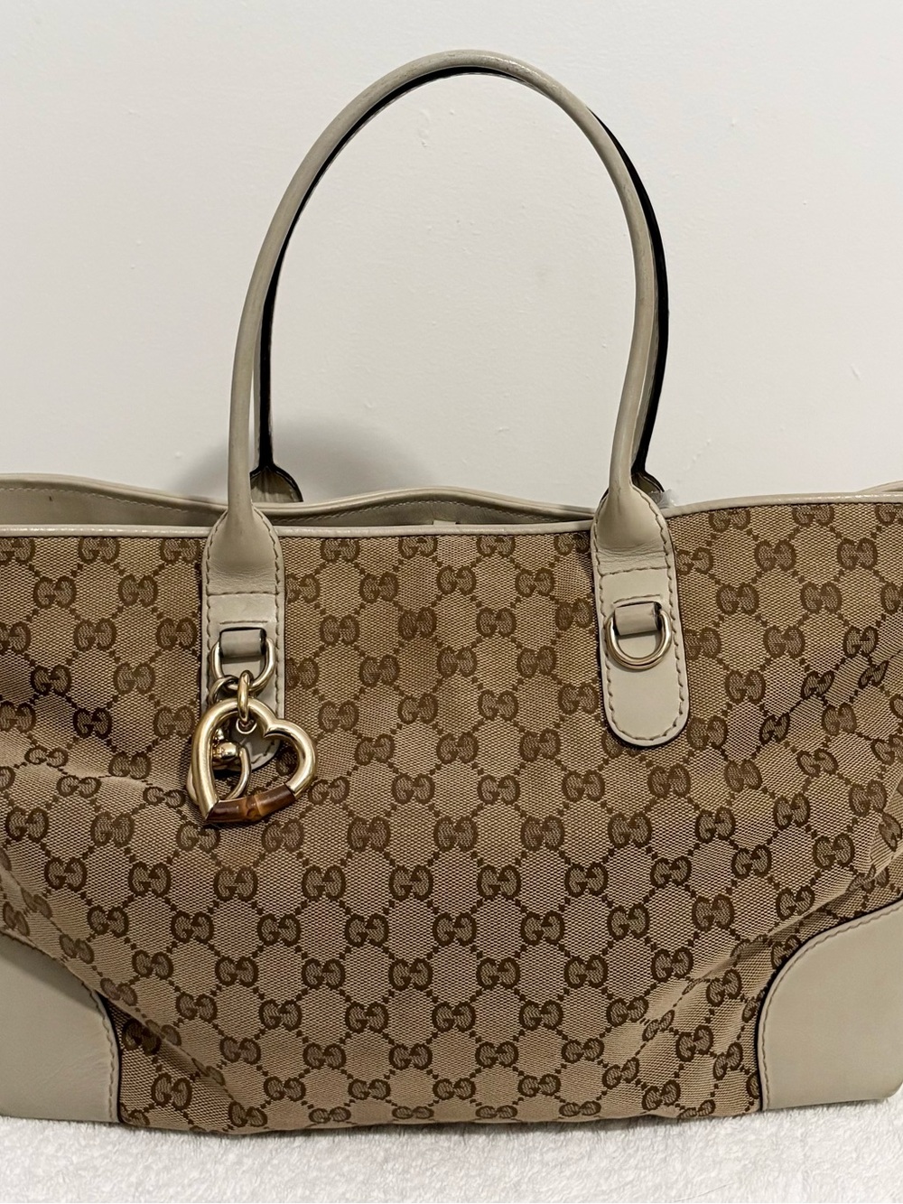 Gucci GG Canvas Heart Bit Tote